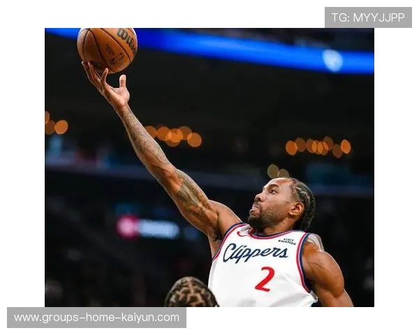 伦纳德中路转身上篮命中，快船把胜利握在手中