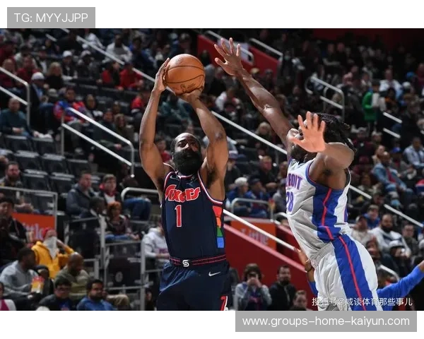 哈登高位策应送穿裹传球，76人完成漂亮配合